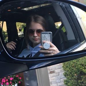 Meet your Posher, Elizabeth